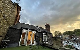 Spacious Two Bedroom Flat In Prestigious Highgate.