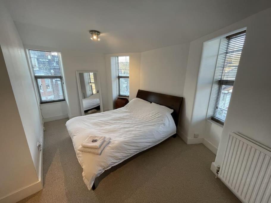 Spacious Two Bedroom Flat In Prestigious Highgate. Londra Esterno foto