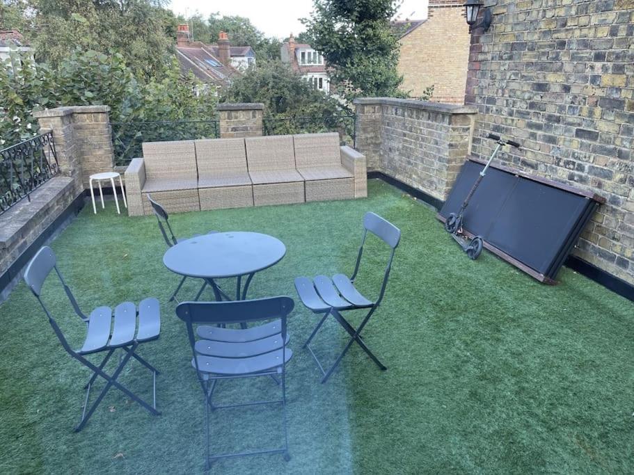 Spacious Two Bedroom Flat In Prestigious Highgate. Londra Esterno foto