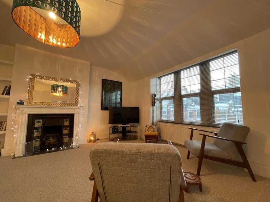 Spacious Two Bedroom Flat In Prestigious Highgate. Londra Esterno foto